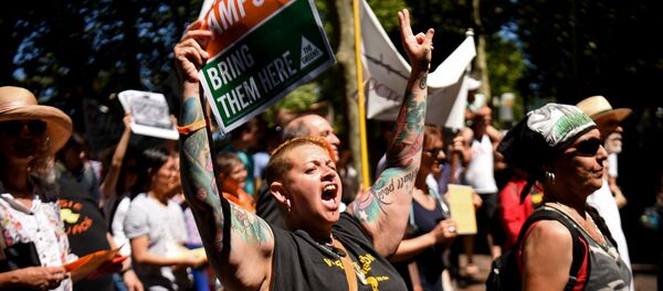 People march in an event organised by Doctors for Refugees to demand humane treatment of asylum seekers and refugees in Sydney, on November 5, 2016 - Sputnik International