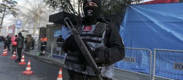 Turkish police stand guard outisde the Reina nightclub by the Bosphorus, which was attacked by a gunman, in Istanbul, Turkey, January 1, 2017 - Sputnik International
