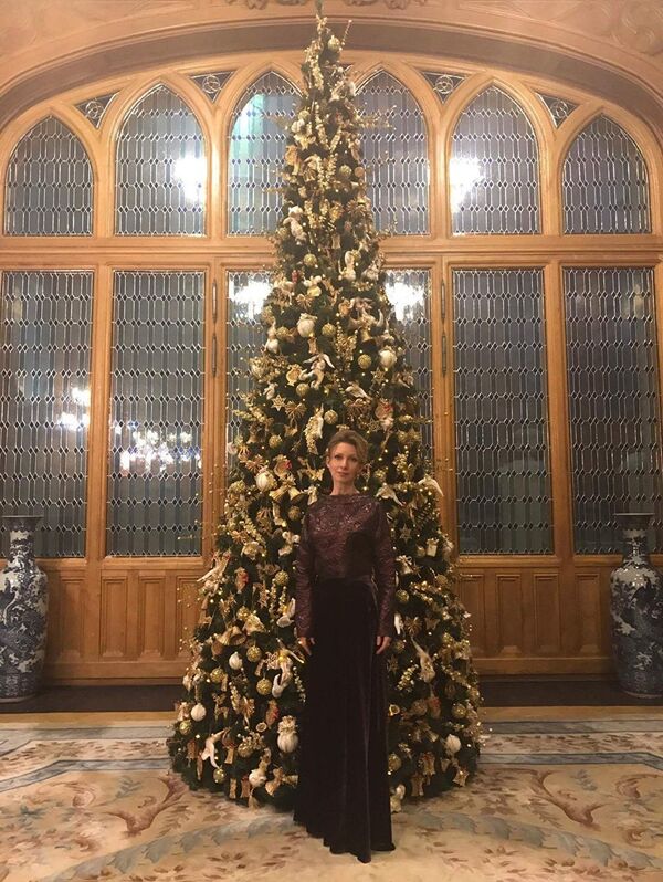 Maria Zakharova in a New Year's image from Elena Shepilova - Sputnik International