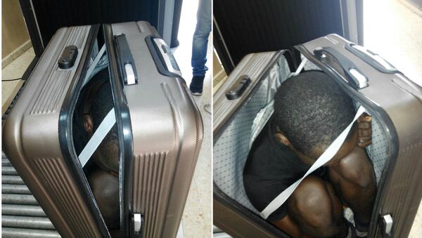 Photo released by the Spanish Guardia Civil on Tuesday, Jan. 3, 2017, a 19 year-old migrant from Gabon is photographed in a suitcase, in Ceuta, Spain. - Sputnik International