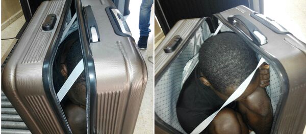 Photo released by the Spanish Guardia Civil on Tuesday, Jan. 3, 2017, a 19 year-old migrant from Gabon is photographed in a suitcase, in Ceuta, Spain. Photo released by the Spanish Guardia Civil on Tuesday, Jan. 3, 2017, a 19 year-old migrant from Gabon is photographed in a suitcase, in Ceuta, Spain. - Sputnik International