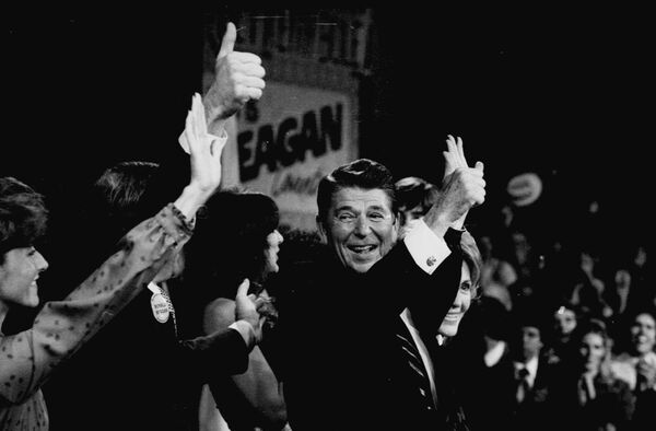 President-elect Ronald Reagan gives the thumbs-up sign Nov.5, 1980 as he leaves the podium after addressing supporters at his Los Angeles election headquarters. Right, is Mrs. Reagan. President-elect Ronald Reagan gives the thumbs-up sign Nov.5, 1980 as he leaves the podium after addressing supporters at his Los Angeles election headquarters. Right, is Mrs. Reagan. - Sputnik International