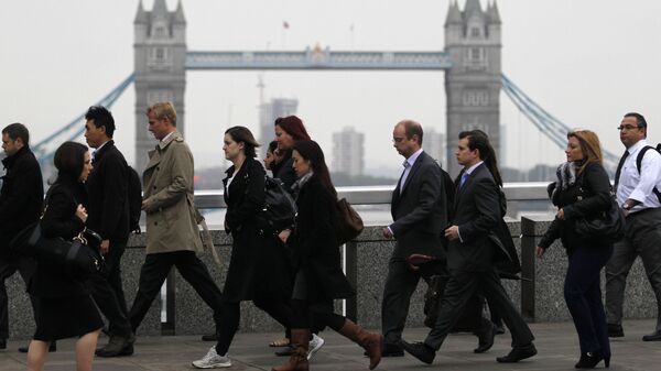 Workers walk across London Bridge on their way to the City of London, October, 2012 - Sputnik International