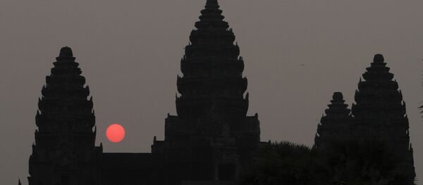 In this Friday, March 20, 2015, photo, the sun rises behind Angkor Wat at the eastern site of Siem Reap province, some 230 kilometers (143 miles) northwest of Phnom Penh, Cambodia - Sputnik International