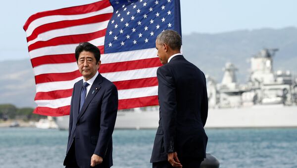 Japanese Prime Minister Shinzo Abe and U.S. President Barack Obama take the stage to deliver remarks at Joint Base Pearl Harbor-Hickam, Hawaii, U.S., December 27, 2016 - Sputnik International