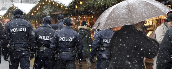 Police patrols on December 20, 2016 a Christmas market in Vienna, the day after a terror attack in Berlin's Christmas market - Sputnik International