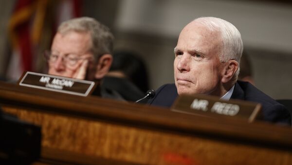 John McCain, one of three US senators to propose the Honest Ads Act - Sputnik International