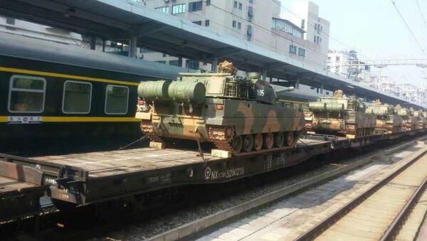 Photos of a light tank reportedly heading to a base in Southern China - Sputnik International