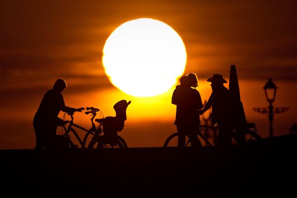 The World Bathed in Backlight - Sputnik International