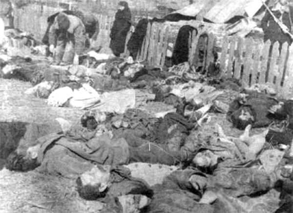 Polish civilian victims of March 26, 1943 massacre committed by Ukrainian Insurgent Army (UPA) in the village of Lipniki - Sputnik International