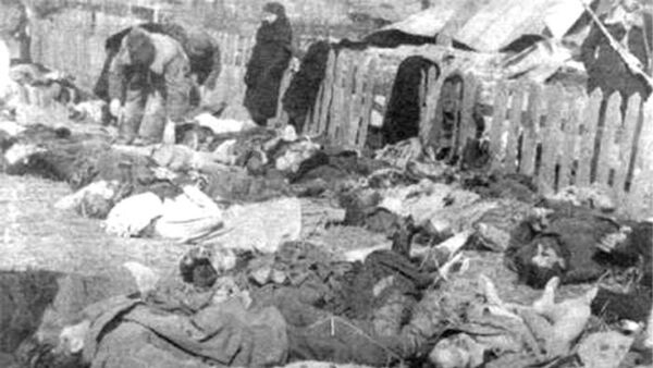 Polish civilian victims of March 26, 1943 massacre committed by Ukrainian Insurgent Army (UPA) in the village of Lipniki - Sputnik International