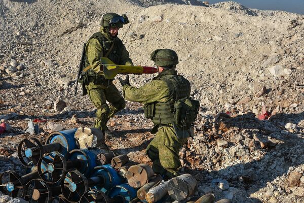 Military engineers of the Russian Army's international counter-mine center continue the demining operation in eastern Aleppo, Syria Military engineers of the Russian Army's international counter-mine center continue the demining operation in eastern Aleppo, Syria - Sputnik International
