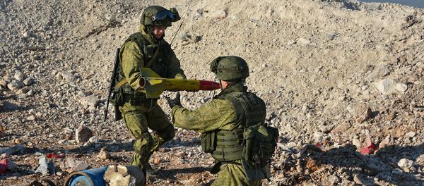 Military engineers of the Russian Army's international counter-mine center continue the demining operation in eastern Aleppo, Syria - Sputnik International