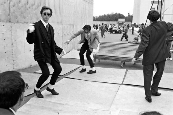Moscow hipsters (Stilyagi) dancing the twist in the late 1950s. Moscow hipsters (Stilyagi) dancing the twist in the late 1950s. - Sputnik International