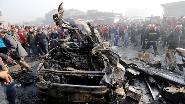 Wreckage is seen at the site of a car bomb attack at a vegetable market in eastern Baghdad, Iraq January 8, 2017. - Sputnik International