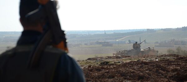 Fighters from the Free Syrian Army monitor the area during battles against Islamic State (IS) group jihadists near the town of Qabasin, located northeast of the city of Al-Bab - Sputnik International