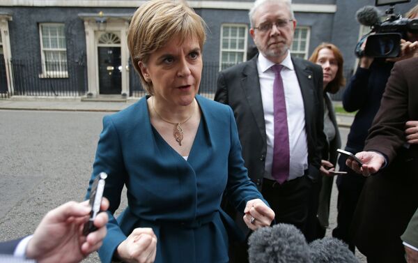 Scottish First Minister Nicola Sturgeon gestures as she speaks to members of the media outside 10 Downing Street in central London on October 24, 2016 after holding talks with British Prime Minister Theresa May and the first ministers of Wales and Northern Ireland on the government's Brexit plans. Sturgeon, leader of the secessionist Scottish National Party, - Sputnik International