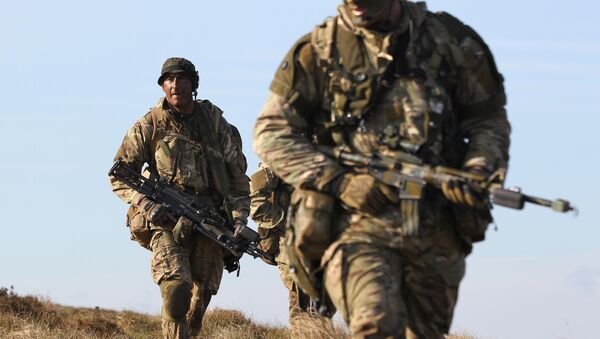 British soldiers scout a land zone during the 16 Air Assault Brigade Exercise Joint Warrior at West Freugh Airfield, Stranraer, Scotland on April 16, 2012. - Sputnik International