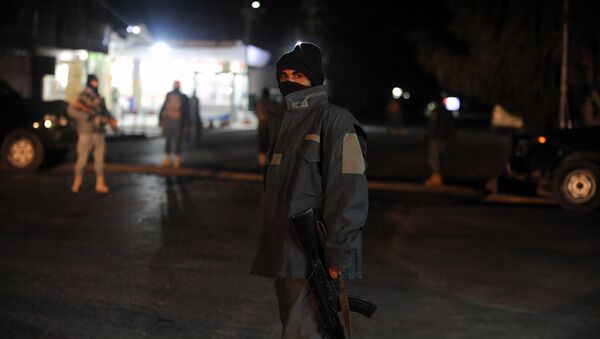 This picture taken on January 10, 2017 shows Afghan policemen standing guard at the site of an explosion near the governor's compound in Kandahar - Sputnik International