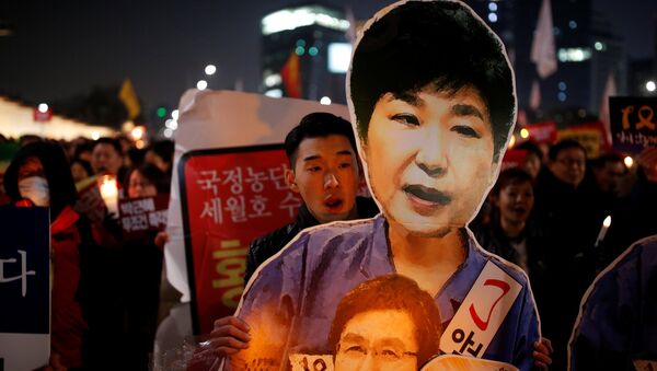 People march toward the Presidential Blue House during a protest demanding South Korean President Park Geun-hye's resignation in Seoul, South Korea, January 7, 2017 - Sputnik International