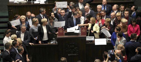Polish opposition parliamentarians protest against the rules proposed by the head office of the Sejm, the lower house of parliament, ban all recording of parliamentary sessions except by five selected television stations and limits the number of journalists allowed in the building, in the Parliament in Warsaw, Poland December 16, 2016 Polish opposition parliamentarians protest against the rules proposed by the head office of the Sejm, the lower house of parliament, ban all recording of parliamentary sessions except by five selected television stations and limits the number of journalists allowed in the building, in the Parliament in Warsaw, Poland December 16, 2016 - Sputnik International