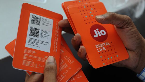 A customer selects his number of Reliance Jio Infocomm 4G mobile services in Mumbai on September 6, 2016 - Sputnik International