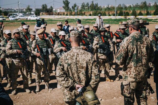 Kurdish Peshmerga soldiers listen to instructions by a German army trainer, at Bnaslawa Military Base in Irbil, northern Iraq, Wednesday, March 9, 2016 Kurdish Peshmerga soldiers listen to instructions by a German army trainer, at Bnaslawa Military Base in Irbil, northern Iraq, Wednesday, March 9, 2016 - Sputnik International