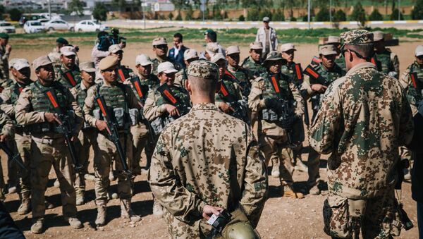 Kurdish Peshmerga soldiers listen to instructions by a German army trainer, at Bnaslawa Military Base in Irbil, northern Iraq, Wednesday, March 9, 2016 - Sputnik International
