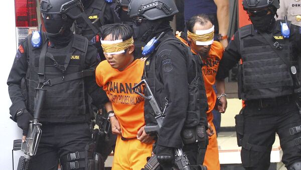 Indonesian police officers escort suspected militants arrested in raids in Malang, East Java, Indonesia (File) - Sputnik International