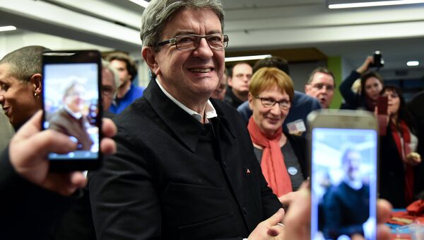 Supporters take pictures with their mobile phone of candidate of the far left coalition La France insoumise for the 2017 France's presidential elections, Jean-Luc Melenchon (C), at the end a public meeting, on January 11, 2017, in Le Mans, northwestern France - Sputnik International