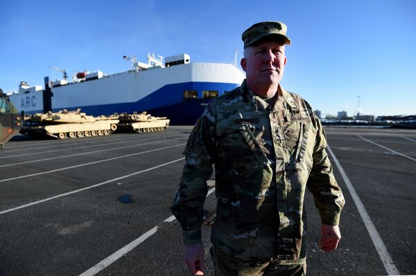 Major General Timothy McGuire, Deputy Commander of US miltary in Europe, pursues the unloading of US military vehicles from a transport ship in the harbour in Bremerhaven on January 6, 2017 - Sputnik International