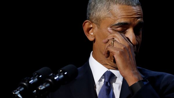 President Barack Obama wipes away tears as he delivers his farewell address in Chicago, Illinois. - Sputnik International