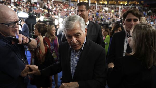 Former Massachusetts Gov. Michael Dukakis arrives on the convention floor during the third day session of the Democratic National Convention in Philadelphia, Wednesday, July 27, 2016 - Sputnik International