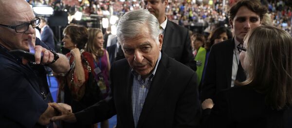 Former Massachusetts Gov. Michael Dukakis arrives on the convention floor during the third day session of the Democratic National Convention in Philadelphia, Wednesday, July 27, 2016 - Sputnik International