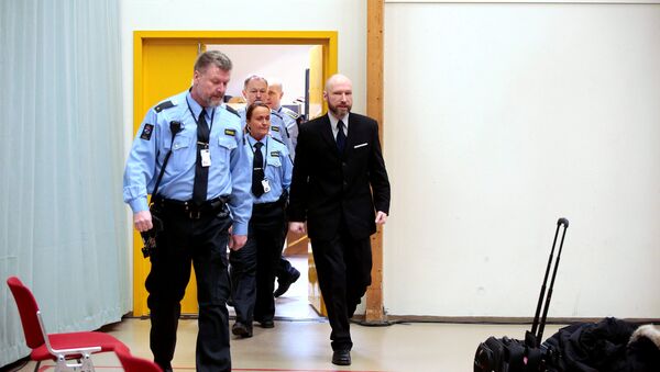 Anders Behring Breivik (R) is escorted by police officers to the courtroom on the fourth day of the appeal case in Borgarting Court of Appeal at Telemark prison in Skien, Norway, January 13, 2017 - Sputnik International
