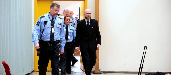 Anders Behring Breivik (R) is escorted by police officers to the courtroom on the fourth day of the appeal case in Borgarting Court of Appeal at Telemark prison in Skien, Norway, January 13, 2017 Anders Behring Breivik (R) is escorted by police officers to the courtroom on the fourth day of the appeal case in Borgarting Court of Appeal at Telemark prison in Skien, Norway, January 13, 2017 - Sputnik International