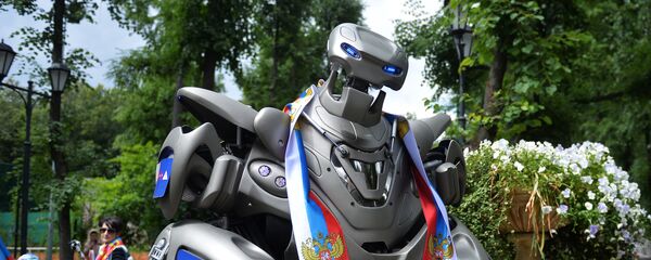 Robot Titan supports Russian football team - Sputnik International