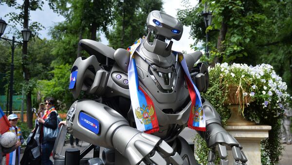 Robot Titan supports Russian football team - Sputnik International