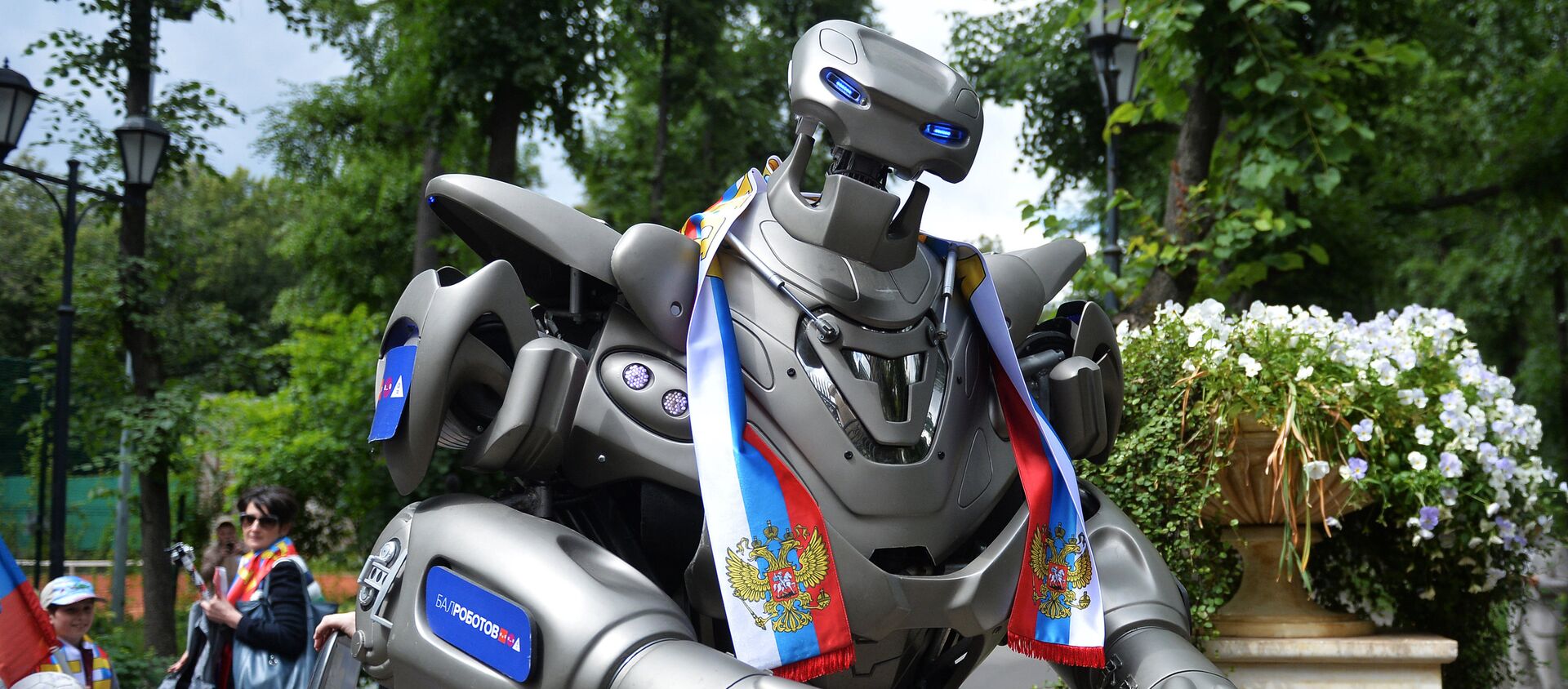 Robot Titan supports Russian football team - Sputnik International, 1920, 12.05.2019