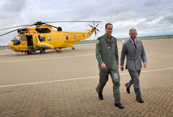 Prince William Reportedly Wants to Resume Being Med Pilot to Do His Bit in Fight Against COVID-19  - Sputnik International