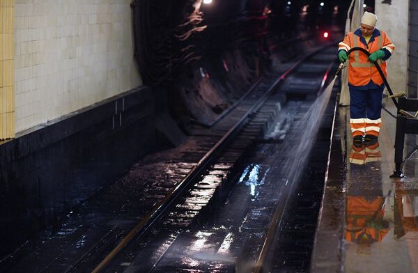 Cleaning the tracks during renovation at Krasnyye Vorota station of the Sokolnicheskaya Line of the Moscow Metro Cleaning the tracks during renovation at Krasnyye Vorota station of the Sokolnicheskaya Line of the Moscow Metro - Sputnik International