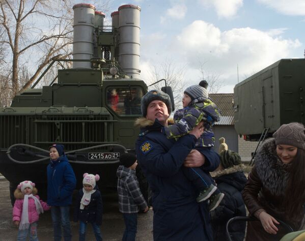 'Triumf' and Glory: Russia's Advanced S-400 Regiment Enters Service in Crimea - Sputnik International