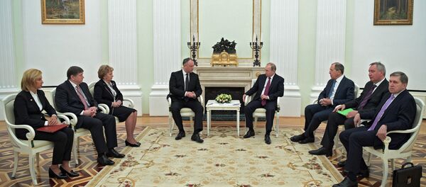 Russian President Vladimir Putin and Moldova's President Igor Dodon meet in Moscow on January 17, 2017 Russian President Vladimir Putin and Moldova's President Igor Dodon meet in Moscow on January 17, 2017 - Sputnik International