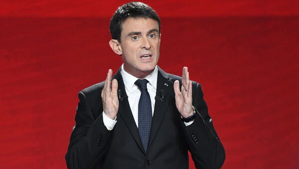 Former Prime minister and candidate for the French left's presidential primaries ahead of the 2017 presidential election, Manuel Valls takes part in the second televised debate between the candidates in Paris - Sputnik International