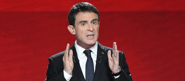 Former Prime minister and candidate for the French left's presidential primaries ahead of the 2017 presidential election, Manuel Valls takes part in the second televised debate between the candidates in Paris - Sputnik International