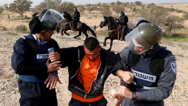 Arab Israelis clash with Israeli riot policemen in Umm Al-Hiran, a Bedouin village in Israel's southern Negev Desert January 18, 2017 - Sputnik International