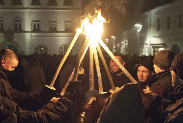 People light their torches during a rally against a refugee camp with immigrants and asylum-seekers initiated by NPD (National Democratic Party of Germany) in Schneeberg, eastern Germany, Saturday, Nov. 16, 2013 - Sputnik International