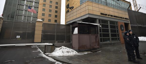 Russian policemen stand guard in front of the US Embassy in Moscow on December 30, 2016 Russian policemen stand guard in front of the US Embassy in Moscow on December 30, 2016 - Sputnik International