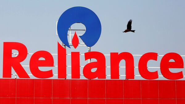 A bird flies past a Reliance Industries logo installed on its mart in Ahmedabad, India January 16, 2017 - Sputnik International