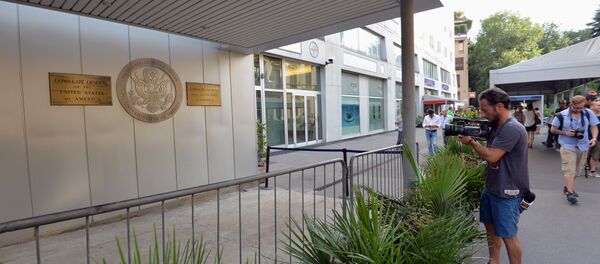 A journalist films the main entrance of the US consulate in Milan (File) - Sputnik International